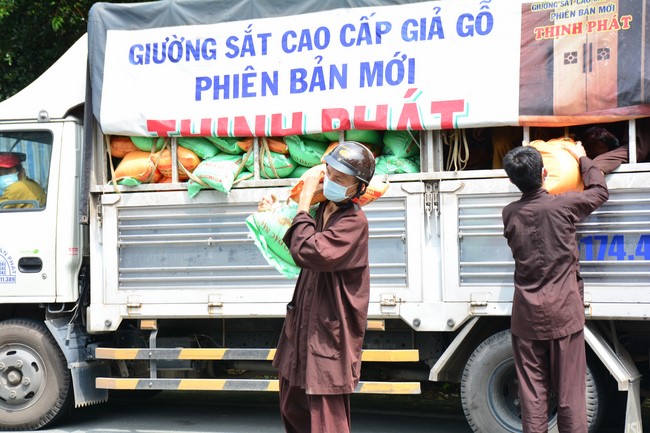 Continuing to support people in need in the Covid-19 pandemic of Hoang Phap Pagoda (series 4)